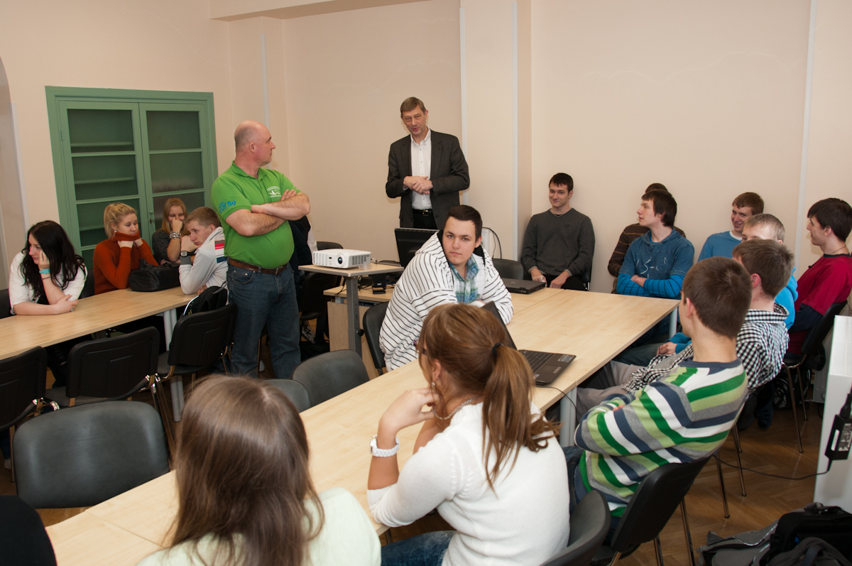 Kui riigikaitseõpetuse tund peale hakkas, tehti väike sissejuhatus...